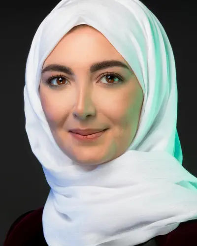 Professional portrait representing home staging expertise